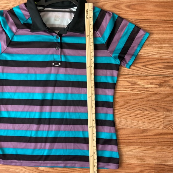 Oakley Top - Picture 3 of 5